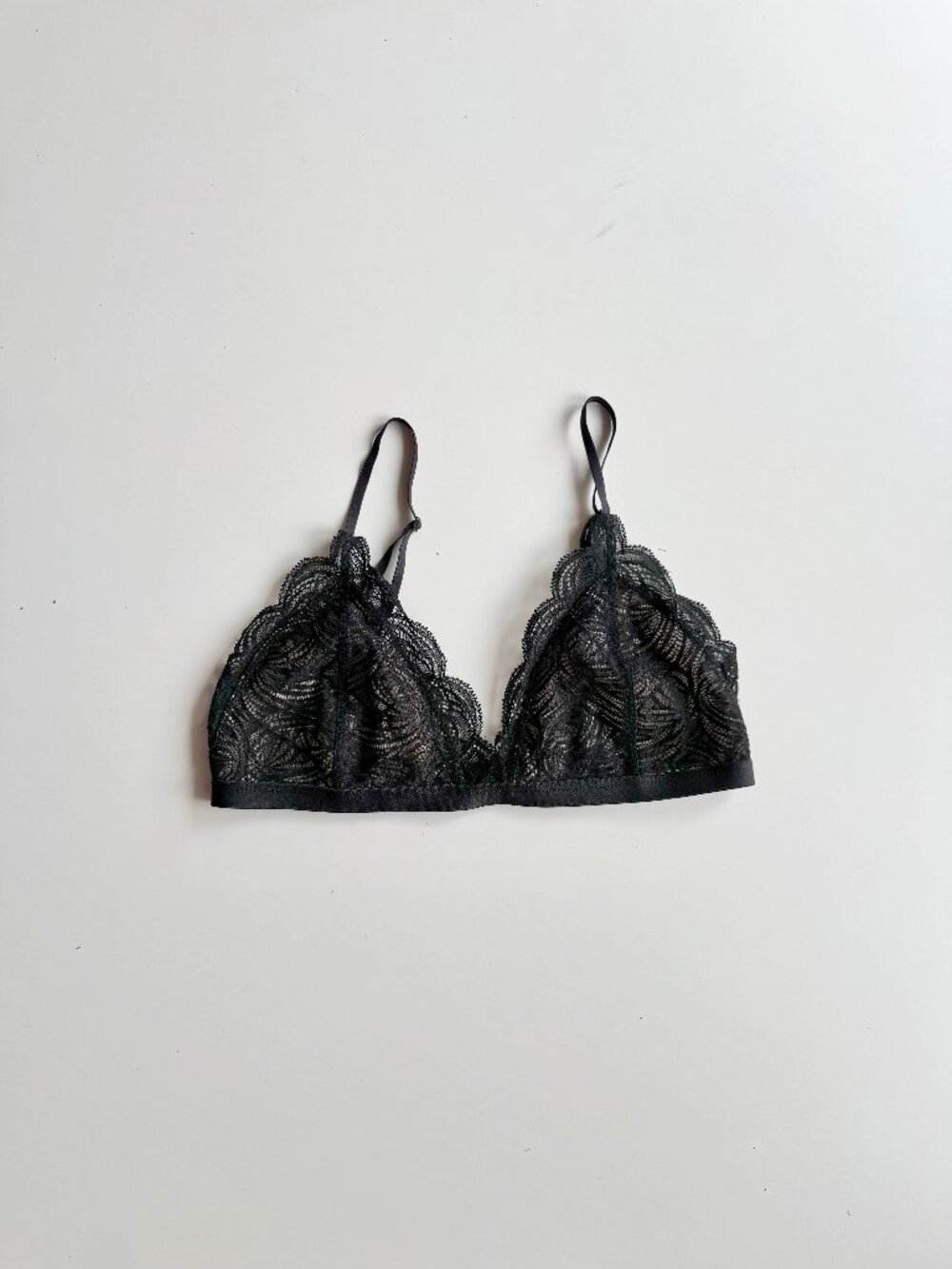 Aritzia TALULA Monterey Black Chantilly Lace Triangle Bralette Bra, Size M
